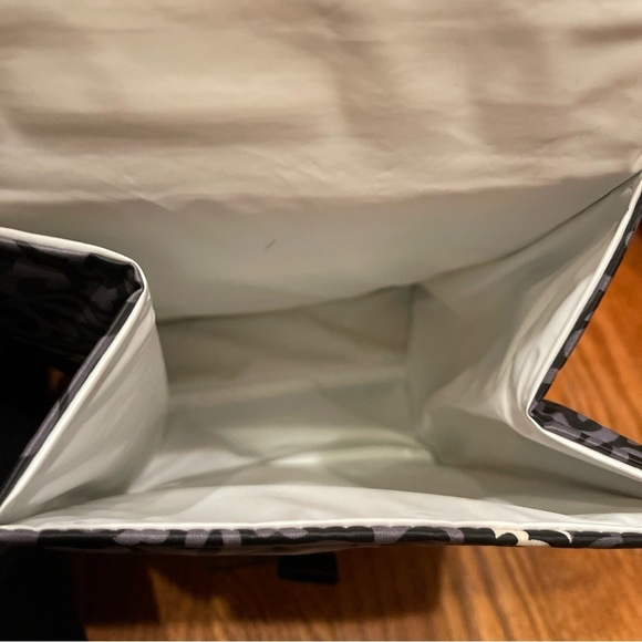 Vera Bradley Lunch Sack in Canterberry Cobalt - Picture 7 of 7